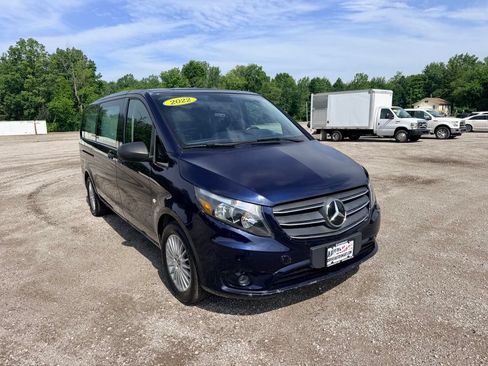 Used 2022 Mercedes-Benz Metris image 1