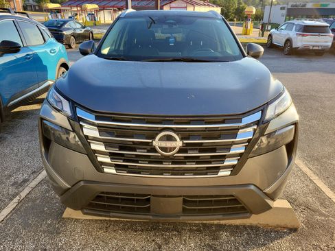 Used 2025 Nissan Rogue SV w/ SV Premium Package FWD image 2