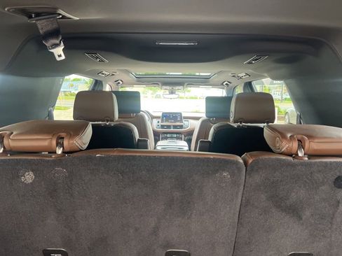Used 2021 Chevrolet Suburban High Country AWD/4WD image 14