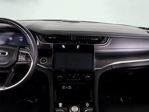 Used 2023 Jeep Grand Cherokee Overland image 39