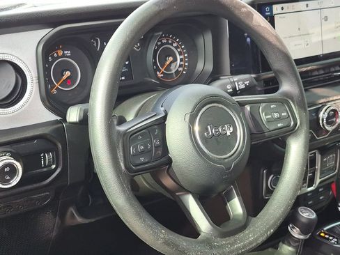 Used 2025 Jeep Gladiator Sport AWD/4WD image 6