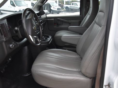 Used 2019 Chevrolet Express 3500 LS RWD image 9