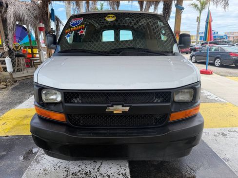Used 2017 Chevrolet Express 2500 Extended RWD image 2