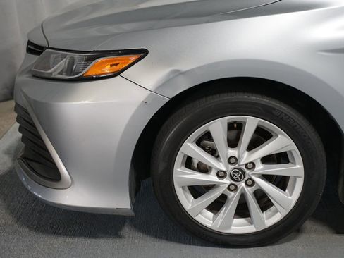 Used 2022 Toyota Camry LE image 5
