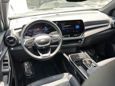 Used 2025 Chevrolet Equinox LT w/ Convenience Package II FWD image 18