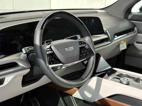 Used 2026 Cadillac Vistiq Sport image 18