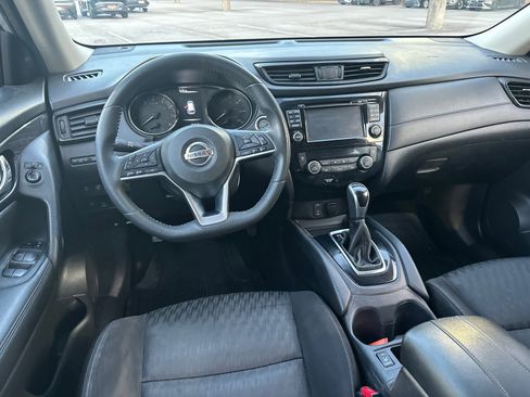 Used 2017 Nissan Rogue SV w/ SV Premium Package image 23