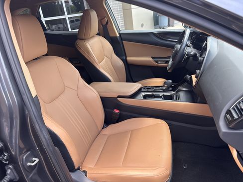 Used 2024 Lexus NX 250 FWD w/ Towing Package (2000 Lbs) image 32