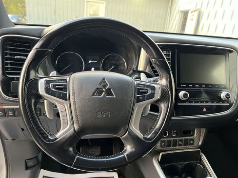 Used 2022 Mitsubishi Outlander SEL image 13