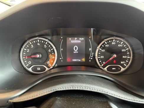 Used 2017 Jeep Renegade Latitude AWD/4WD image 14