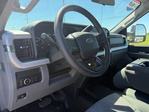 Used 2025 Ford F550 4x4 Crew Cab image 12