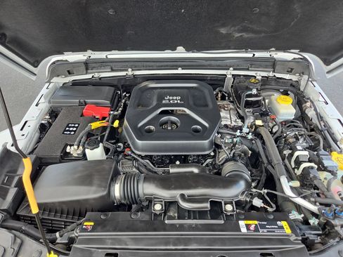 Used 2021 Jeep Wrangler Unlimited Sahara AWD/4WD image 36