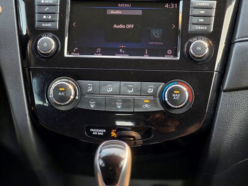 Used 2020 Nissan Rogue SV FWD image 21
