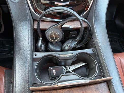 Used 2016 Cadillac Escalade ESV Luxury AWD/4WD image 25