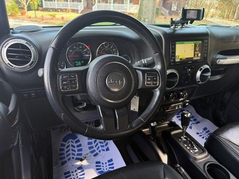 Used 2015 Jeep Wrangler Unlimited Rubicon w/ Dual Top Group AWD/4WD image 55