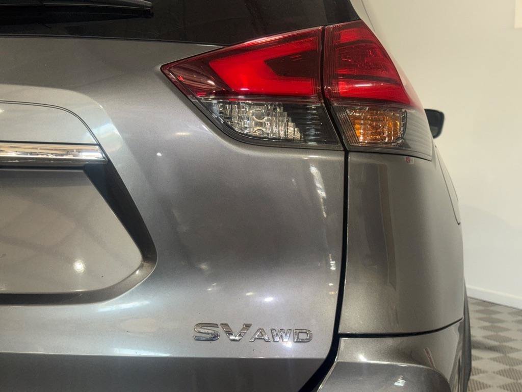 Used 2017 Nissan Rogue SV AWD/4WD image 9