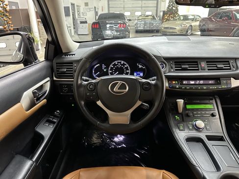 Used 2016 Lexus CT 200h image 19