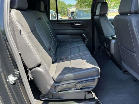 Used 2025 Chevrolet Suburban Z71 AWD/4WD image 15