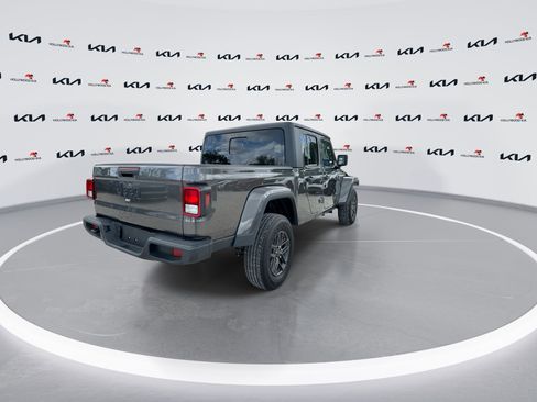 Used 2024 Jeep Gladiator Sport image 3