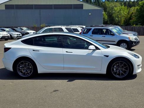 Used 2021 Tesla Model 3 Standard Range Plus RWD image 9