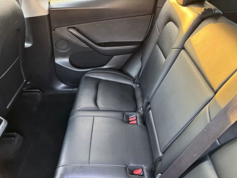 Used 2020 Tesla Model Y Long Range image 8