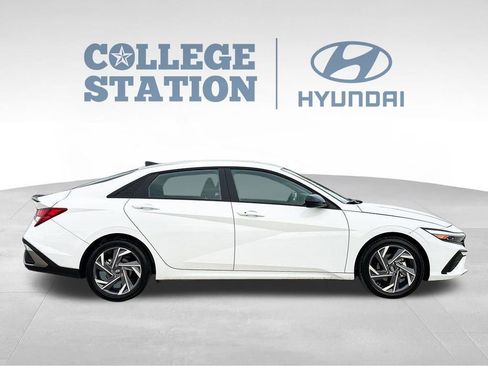 Used 2025 Hyundai Elantra Sport w/ Cargo Package image 11