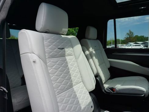 Used 2025 Cadillac Escalade ESV V AWD/4WD image 49