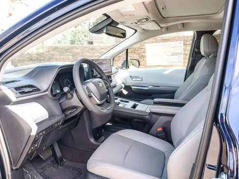New 2026 Toyota Sienna XLE image 16