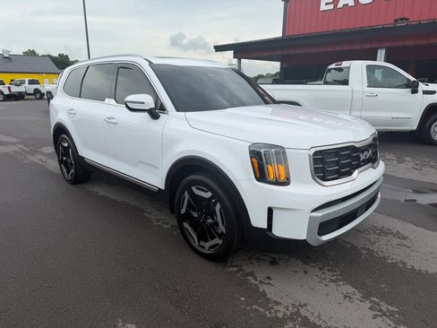 Used 2024 Kia Telluride S w/ S Sunroof Package FWD image 1