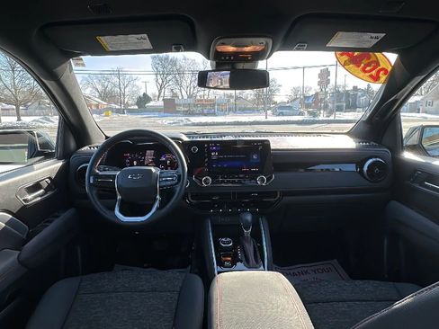 Used 2024 Chevrolet Colorado Z71 w/ Z71 Convenience Package 2 image 16