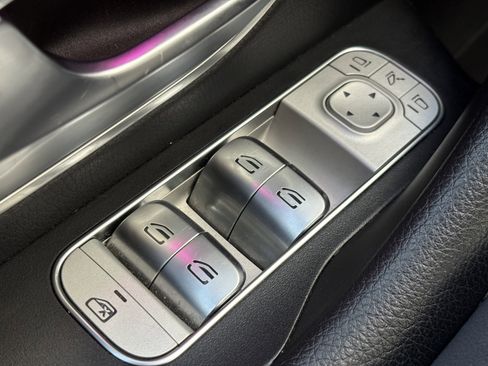 Used 2024 Mercedes-Benz GLE 350 4MATIC image 33