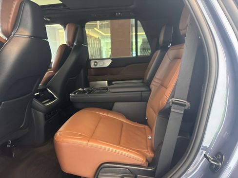 Certified 2022 Lincoln Navigator Reserve AWD/4WD image 11