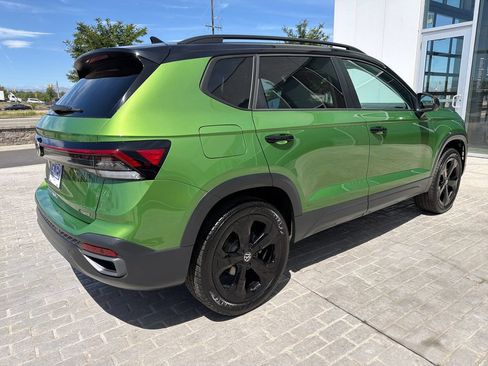 Certified 2025 Volkswagen Taos SE AWD/4WD image 7