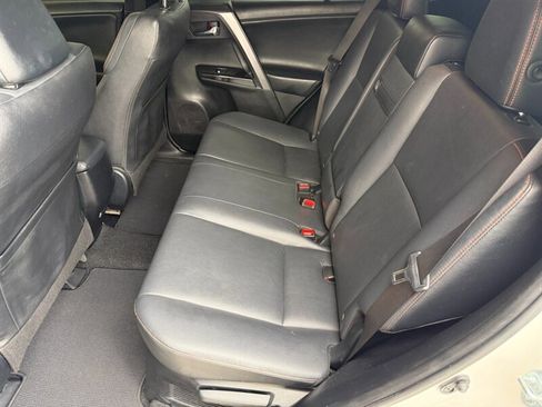 Used 2017 Toyota RAV4 SE image 11