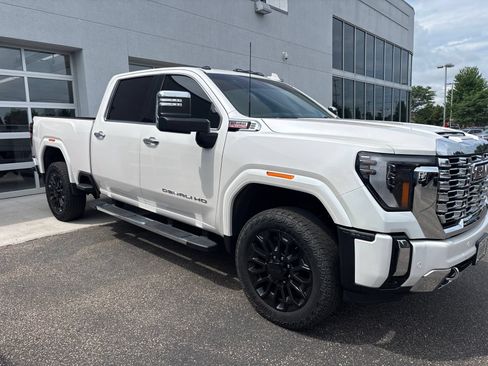 Used 2024 GMC Sierra 2500 Denali w/ Denali Reserve Package AWD/4WD image 2