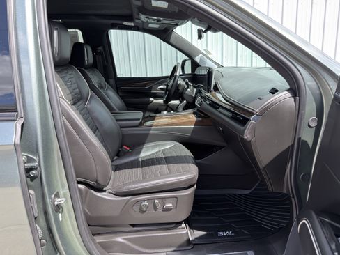 Used 2024 Cadillac Escalade Sport Platinum w/ LPO, ONYX Package AWD/4WD image 23