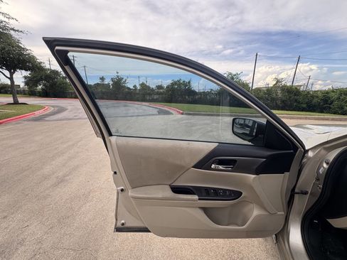 Used 2015 Honda Accord LX image 17