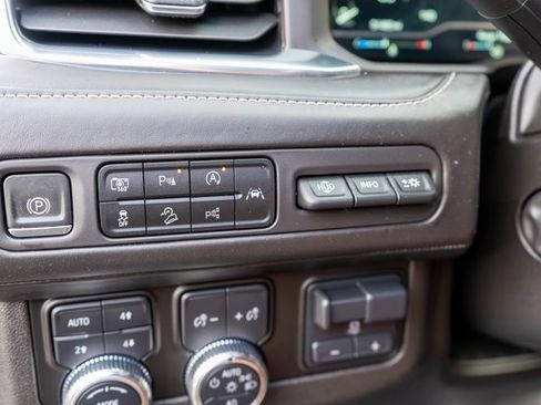 Used 2023 GMC Yukon Denali Ultimate image 13