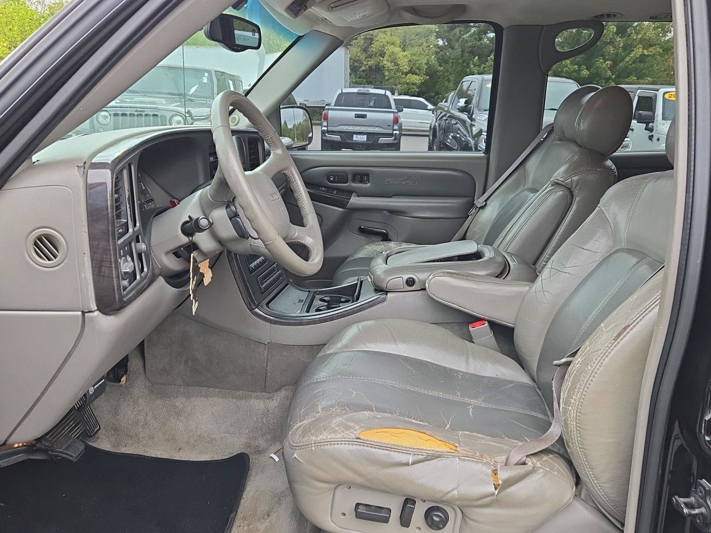 Used 2002 GMC Yukon Denali AWD/4WD image 15