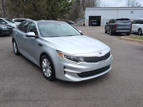 Used 2018 Kia Optima EX w/ Premium Package FWD image 2