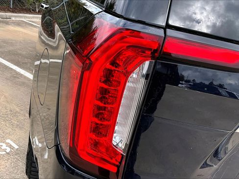 Used 2022 GMC Yukon XL SLT image 29