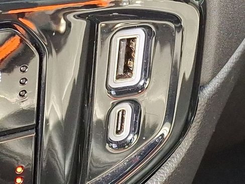 Used 2024 GMC Sierra 1500 SLT image 25