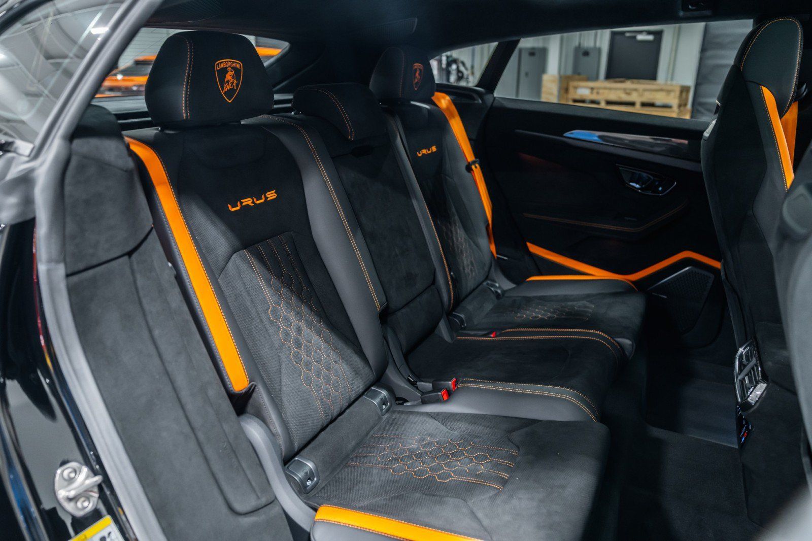 Used 2024 Lamborghini Urus Performante AWD/4WD image 30
