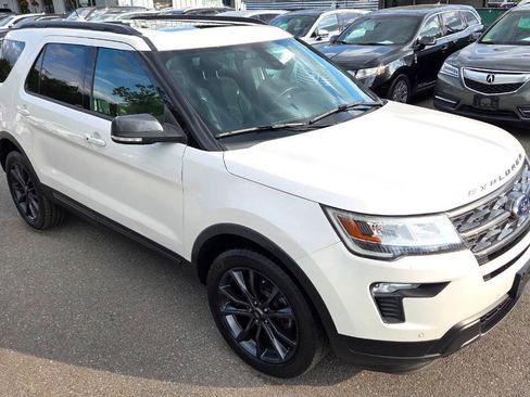 Used 2019 Ford Explorer XLT w/ Equipment Group 202A AWD/4WD image 18