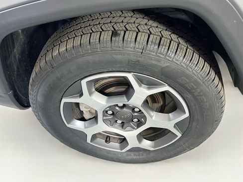Used 2022 Jeep Compass Trailhawk AWD/4WD image 28