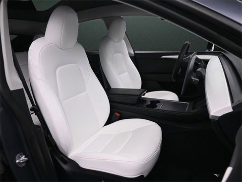 Used 2023 Tesla Model Y Performance image 21