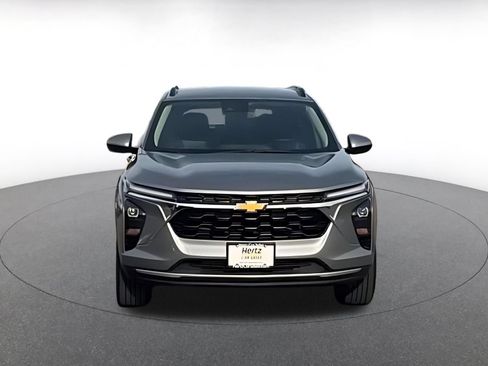 Used 2025 Chevrolet Trax LT FWD image 3