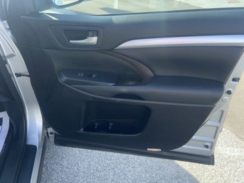 Used 2018 Toyota Highlander XLE image 37