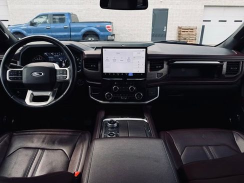 Used 2024 Ford Expedition Limited image 30