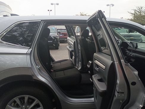 Used 2025 Honda CR-V EX image 15